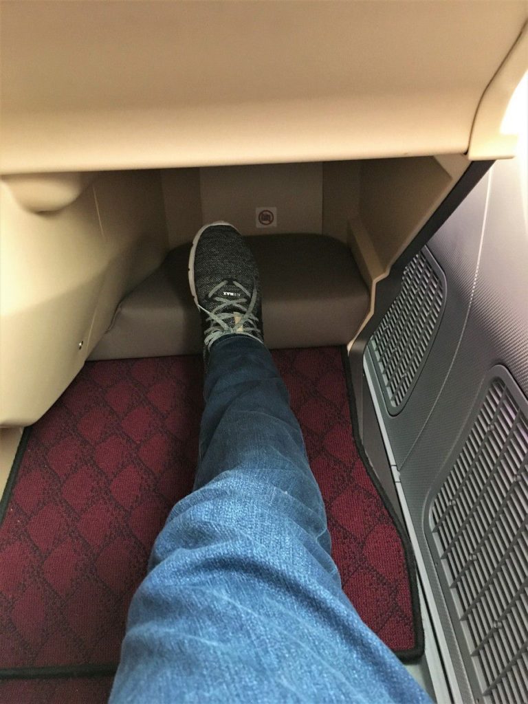 juneyao business class dreamliner b787-9 spacious