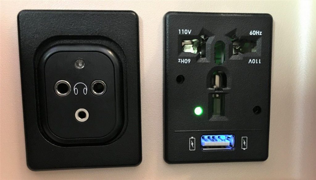 juneyao business class dreamliner b787-9 usb socket