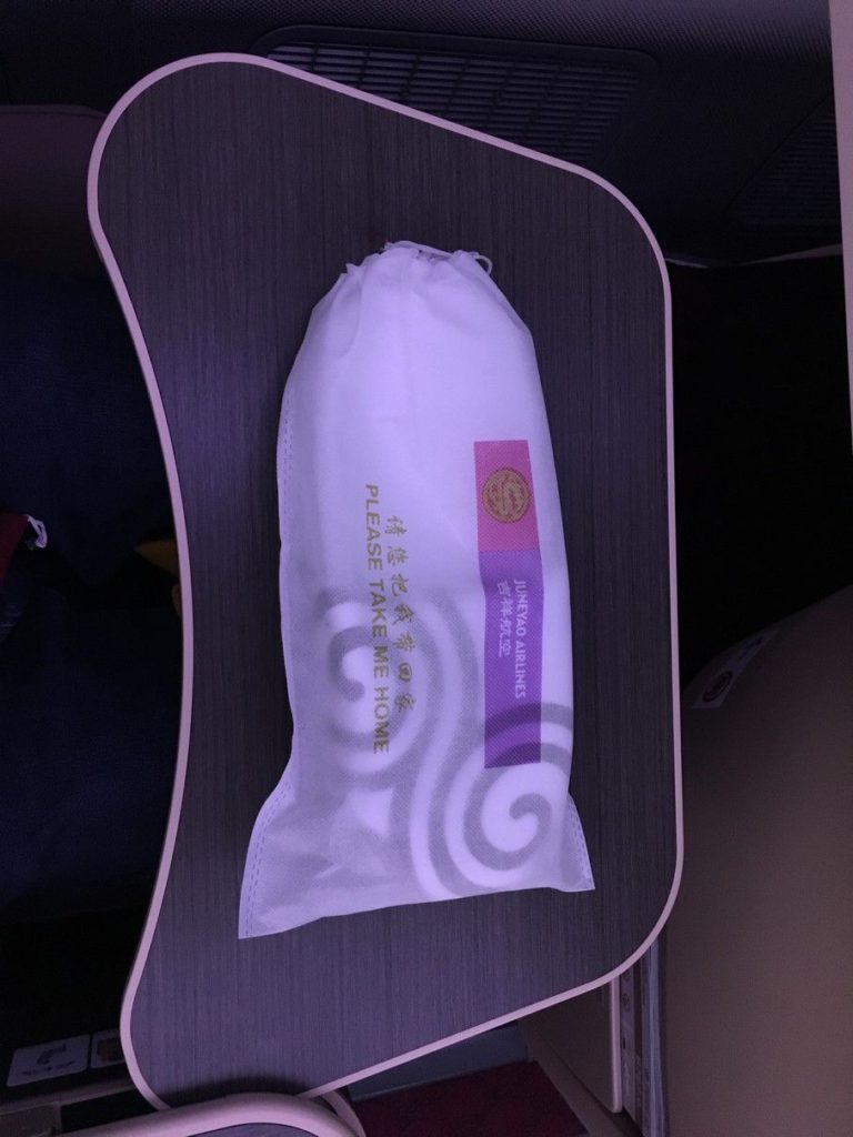 juneyao business class dreamliner b787-9 slippers