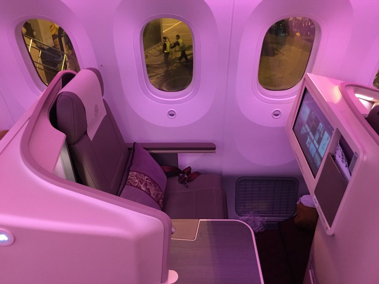 juneyao business class dreamliner b787-9 seat side