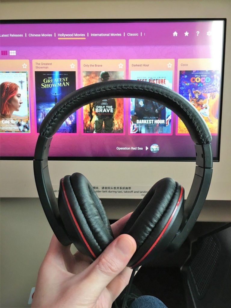 juneyao business class dreamliner b787-9 headphones