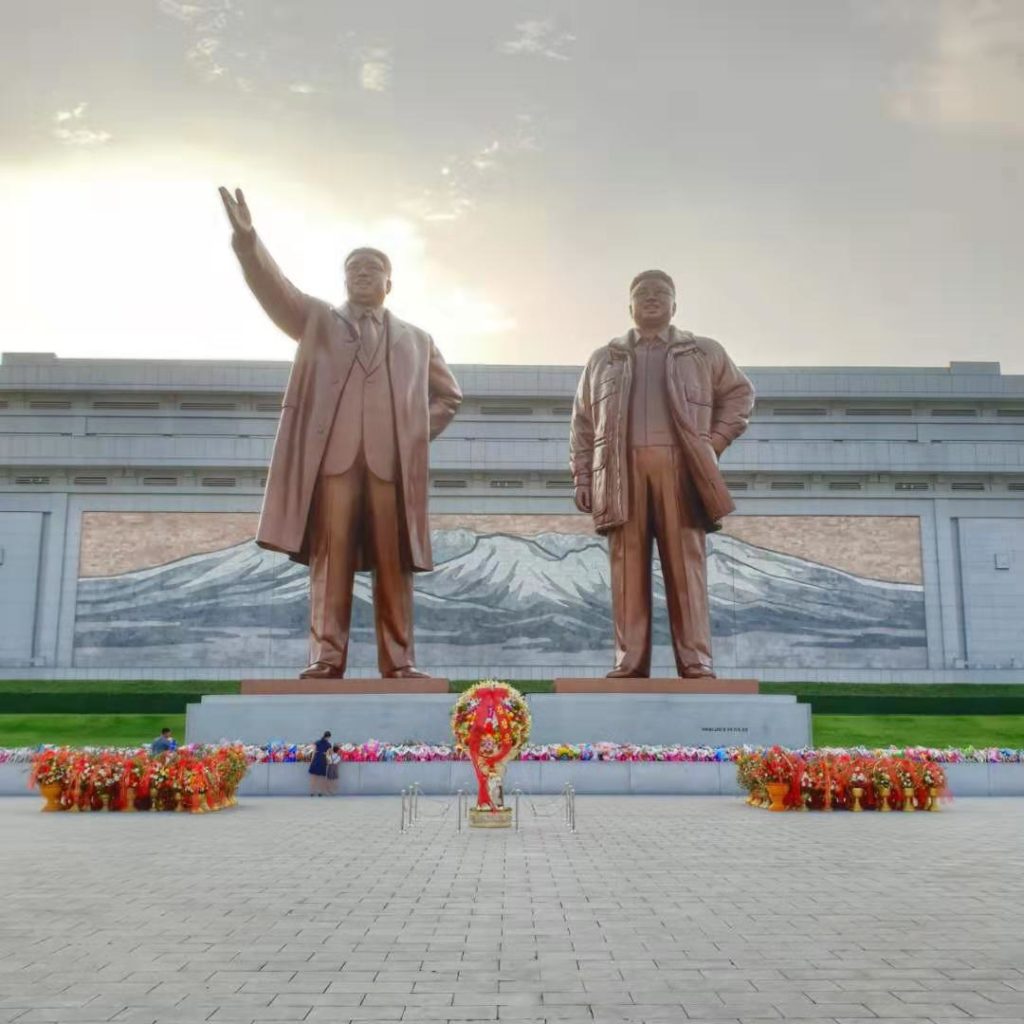 Mansudae Grand monument great leaders