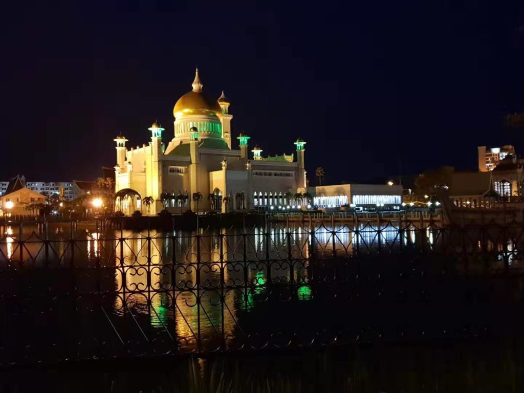 brunei night mosque